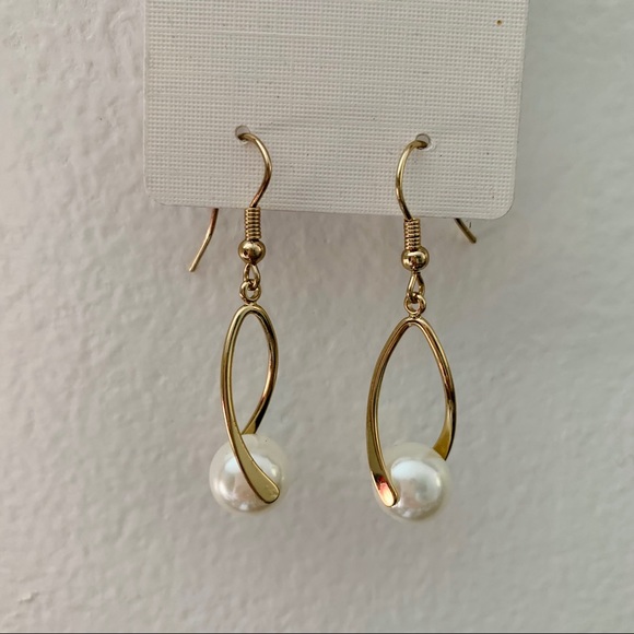 I am Jewelry - 🎀 Pearl Dangle Earrings